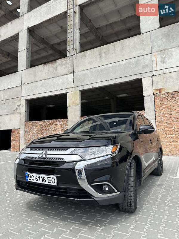 Позашляховик / Кросовер Mitsubishi Outlander 2018 в Тернополі