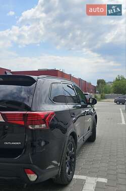 Позашляховик / Кросовер Mitsubishi Outlander 2018 в 