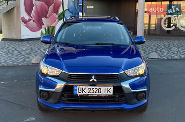 Позашляховик / Кросовер Mitsubishi Outlander 2016 в 