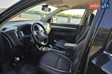 Внедорожник / Кроссовер Mitsubishi Outlander 2014 в 