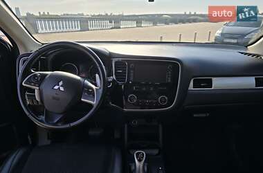 Внедорожник / Кроссовер Mitsubishi Outlander 2014 в 