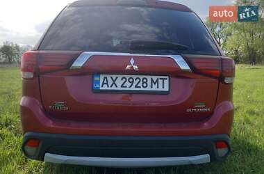 Внедорожник / Кроссовер Mitsubishi Outlander 2017 в 