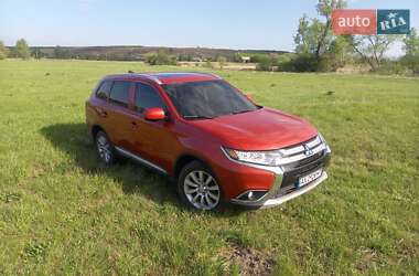 Внедорожник / Кроссовер Mitsubishi Outlander 2017 в 