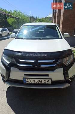 Внедорожник / Кроссовер Mitsubishi Outlander 2016 в Харькове