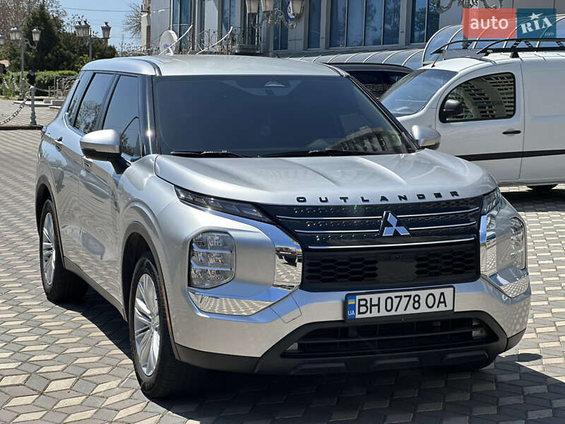 Внедорожник / Кроссовер Mitsubishi Outlander 2021 в Черноморске