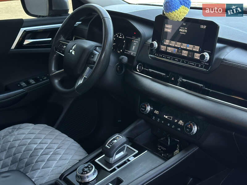 Внедорожник / Кроссовер Mitsubishi Outlander 2021 в Черноморске