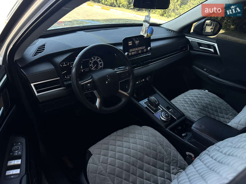 Внедорожник / Кроссовер Mitsubishi Outlander 2021 в Черноморске