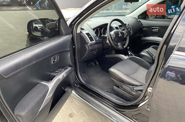 Внедорожник / Кроссовер Mitsubishi Outlander 2011 в 