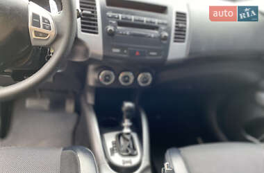 Внедорожник / Кроссовер Mitsubishi Outlander 2011 в 