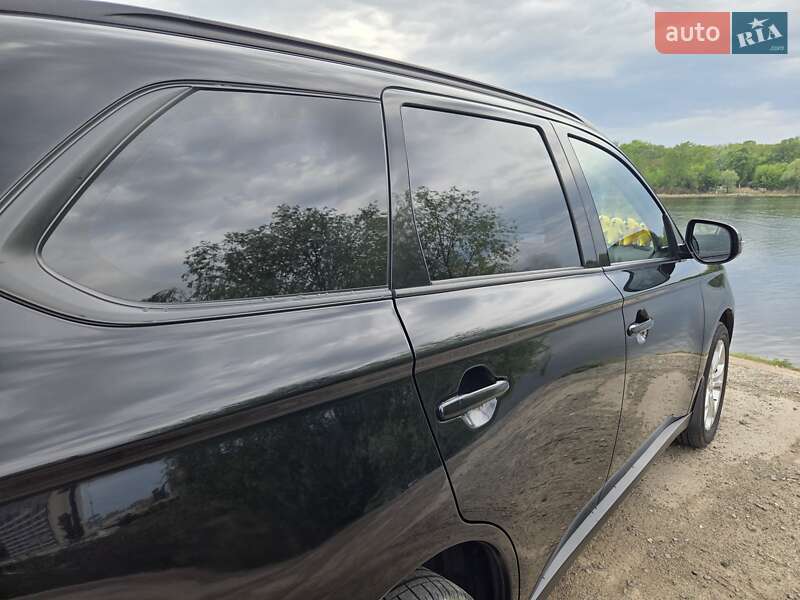 Внедорожник / Кроссовер Mitsubishi Outlander 2013 в Киеве