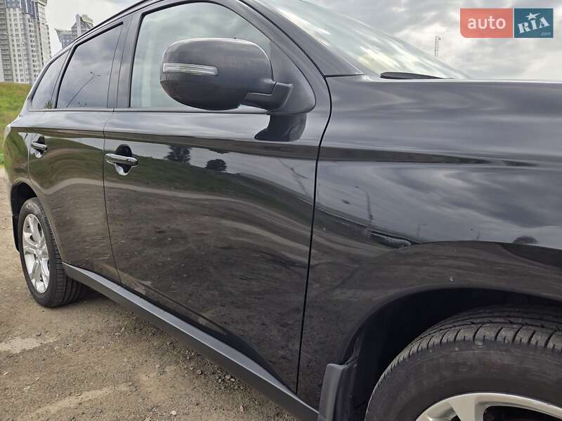 Внедорожник / Кроссовер Mitsubishi Outlander 2013 в Киеве