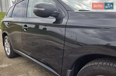 Внедорожник / Кроссовер Mitsubishi Outlander 2013 в 