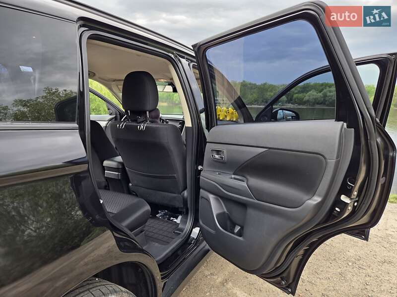 Внедорожник / Кроссовер Mitsubishi Outlander 2013 в Киеве