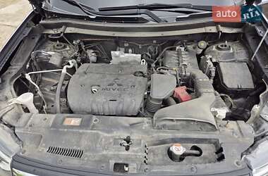Внедорожник / Кроссовер Mitsubishi Outlander 2013 в 