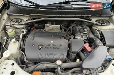 Внедорожник / Кроссовер Mitsubishi Outlander 2008 в 