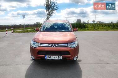 Позашляховик / Кросовер Mitsubishi Outlander 2013 в 