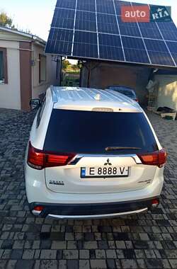 Внедорожник / Кроссовер Mitsubishi Outlander 2018 в 