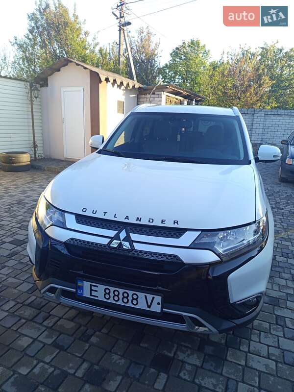 Внедорожник / Кроссовер Mitsubishi Outlander 2018 в Днепре