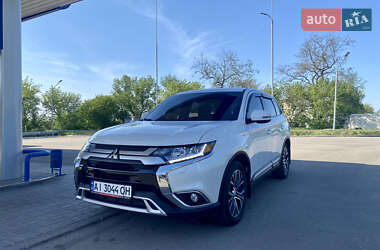 Внедорожник / Кроссовер Mitsubishi Outlander 2015 в 