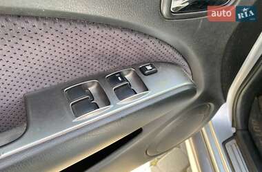 Внедорожник / Кроссовер Mitsubishi Outlander 2006 в 