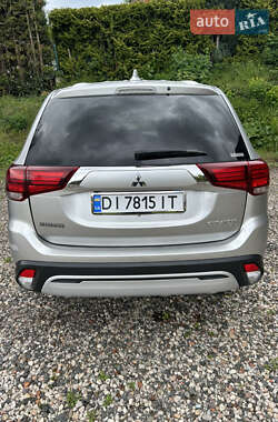 Внедорожник / Кроссовер Mitsubishi Outlander 2019 в 