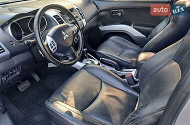 Внедорожник / Кроссовер Mitsubishi Outlander 2010 в 