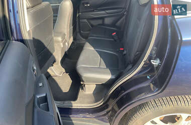 Внедорожник / Кроссовер Mitsubishi Outlander 2013 в 