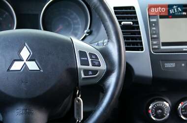 Внедорожник / Кроссовер Mitsubishi Outlander 2011 в 