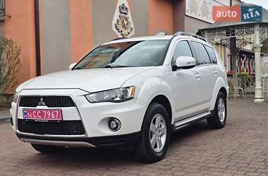 Внедорожник / Кроссовер Mitsubishi Outlander 2011 в 