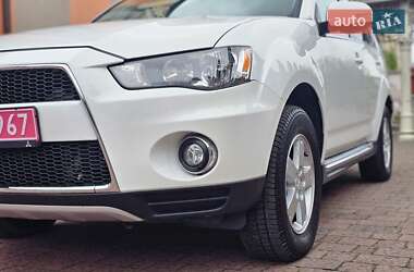 Внедорожник / Кроссовер Mitsubishi Outlander 2011 в 