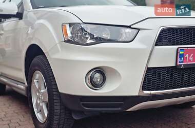 Внедорожник / Кроссовер Mitsubishi Outlander 2011 в 