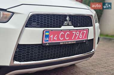 Внедорожник / Кроссовер Mitsubishi Outlander 2011 в 