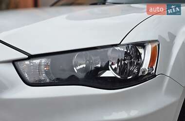 Внедорожник / Кроссовер Mitsubishi Outlander 2011 в 