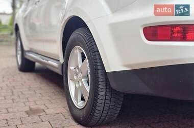 Внедорожник / Кроссовер Mitsubishi Outlander 2011 в 