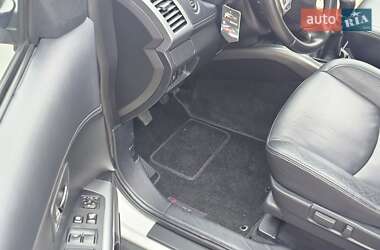Внедорожник / Кроссовер Mitsubishi Outlander 2011 в 