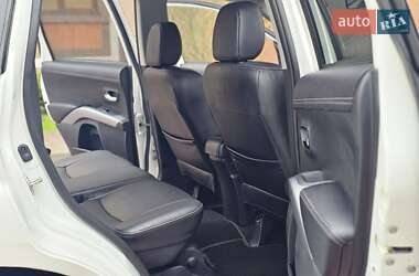Внедорожник / Кроссовер Mitsubishi Outlander 2011 в 