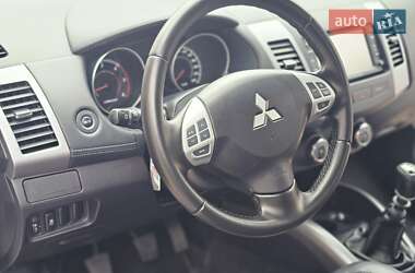 Внедорожник / Кроссовер Mitsubishi Outlander 2011 в 