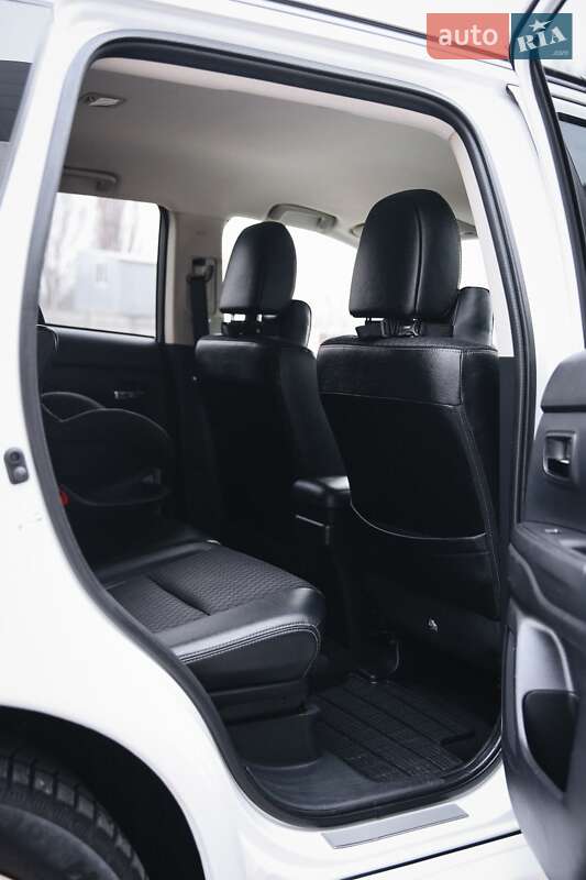 Внедорожник / Кроссовер Mitsubishi Outlander 2014 в Киеве