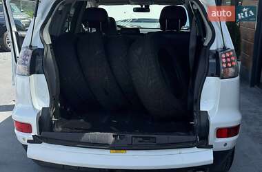 Внедорожник / Кроссовер Mitsubishi Outlander 2010 в 