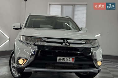 Внедорожник / Кроссовер Mitsubishi Outlander 2017 в 