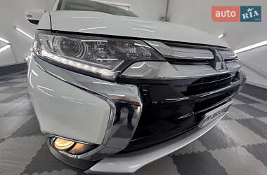Внедорожник / Кроссовер Mitsubishi Outlander 2017 в 