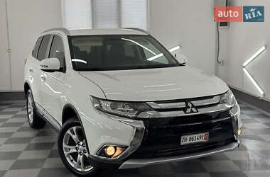 Внедорожник / Кроссовер Mitsubishi Outlander 2017 в 