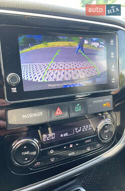 Внедорожник / Кроссовер Mitsubishi Outlander 2018 в 