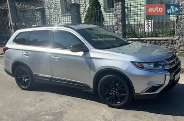 Внедорожник / Кроссовер Mitsubishi Outlander 2018 в 