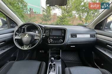 Позашляховик / Кросовер Mitsubishi Outlander 2015 в 