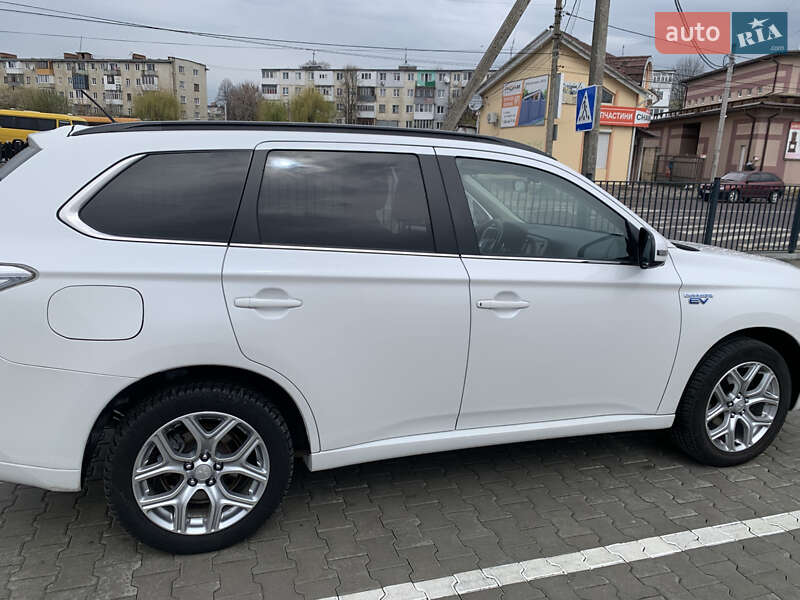 Внедорожник / Кроссовер Mitsubishi Outlander 2014 в Ивано-Франковске