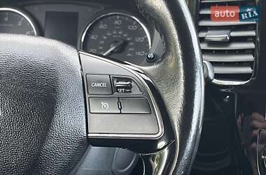 Позашляховик / Кросовер Mitsubishi Outlander 2015 в 