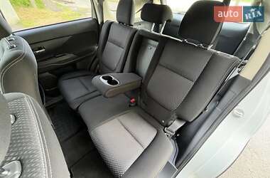 Позашляховик / Кросовер Mitsubishi Outlander 2015 в 