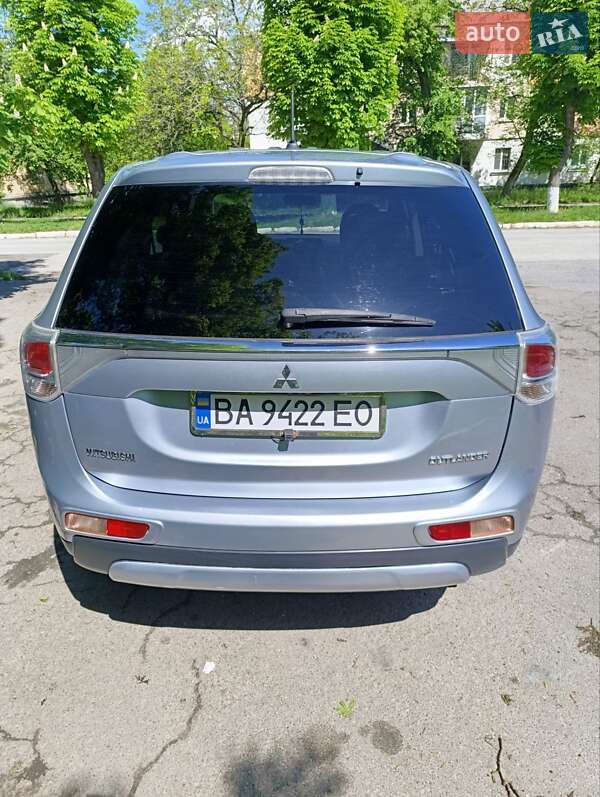 Позашляховик / Кросовер Mitsubishi Outlander 2015 в Знам'янці