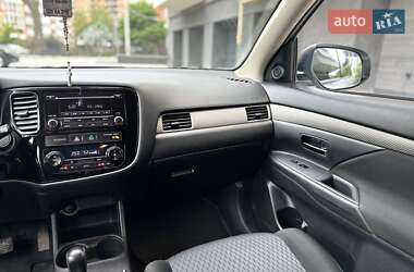 Внедорожник / Кроссовер Mitsubishi Outlander 2013 в 